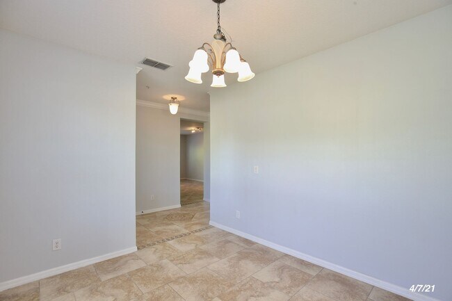Building Photo - Gorgeous 3/2.5 Spacious Townhome with 1 Ca...