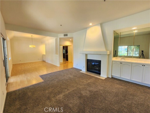 Building Photo - 10630 Moorpark St