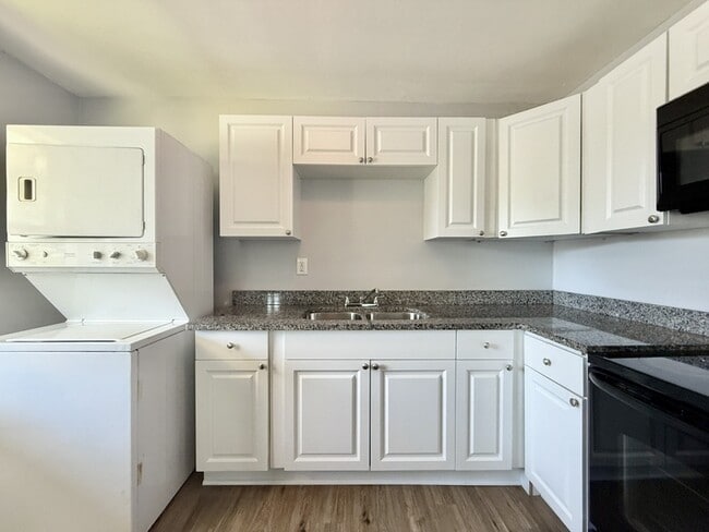 Building Photo - 1045 11th Ave NW