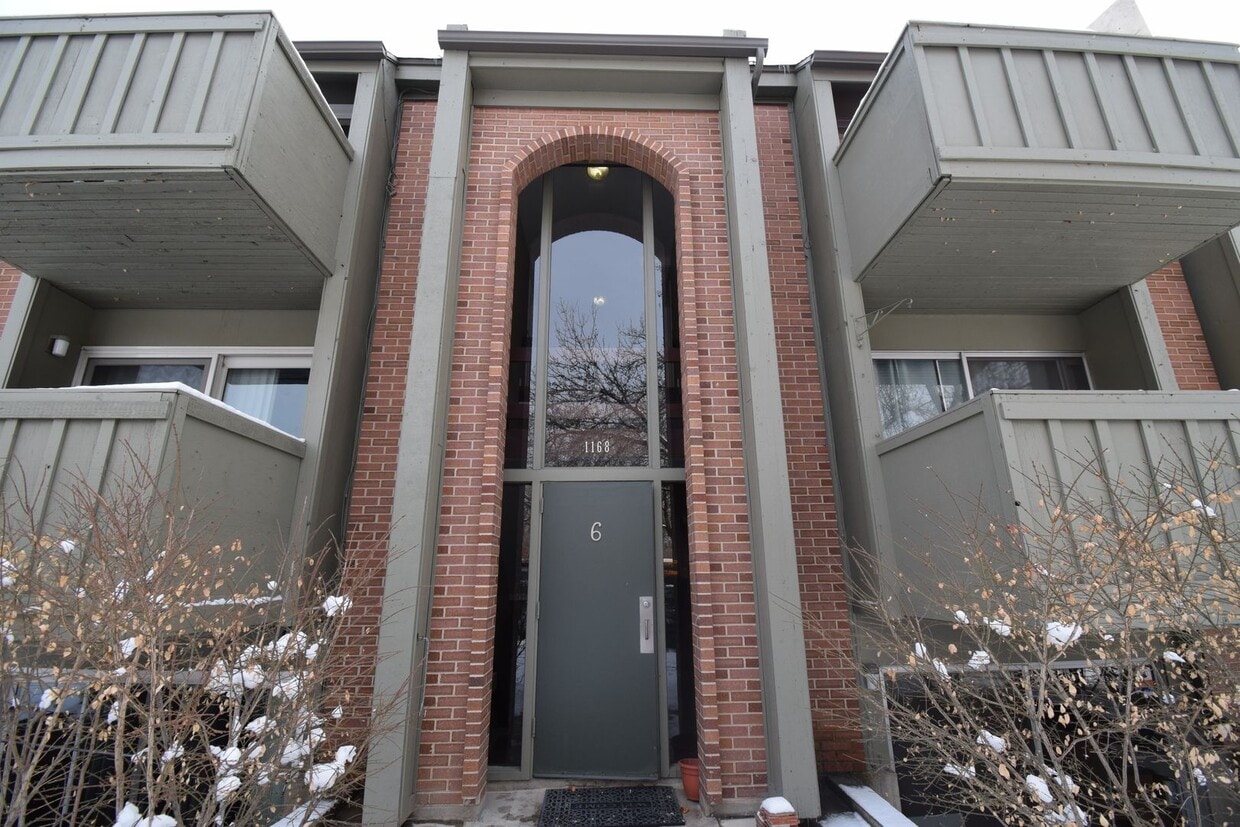 Spacious 1 bed 1 bath Condo on Foothill Dr! - Spacious 1 bed 1 bath Condo on Foothill Dr!