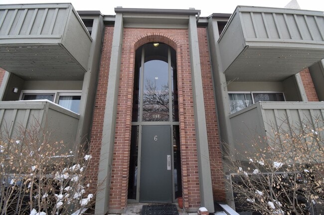 Spacious 1 bed 1 bath Condo on Foothill Dr! - Spacious 1 bed 1 bath Condo on Foothill Dr!