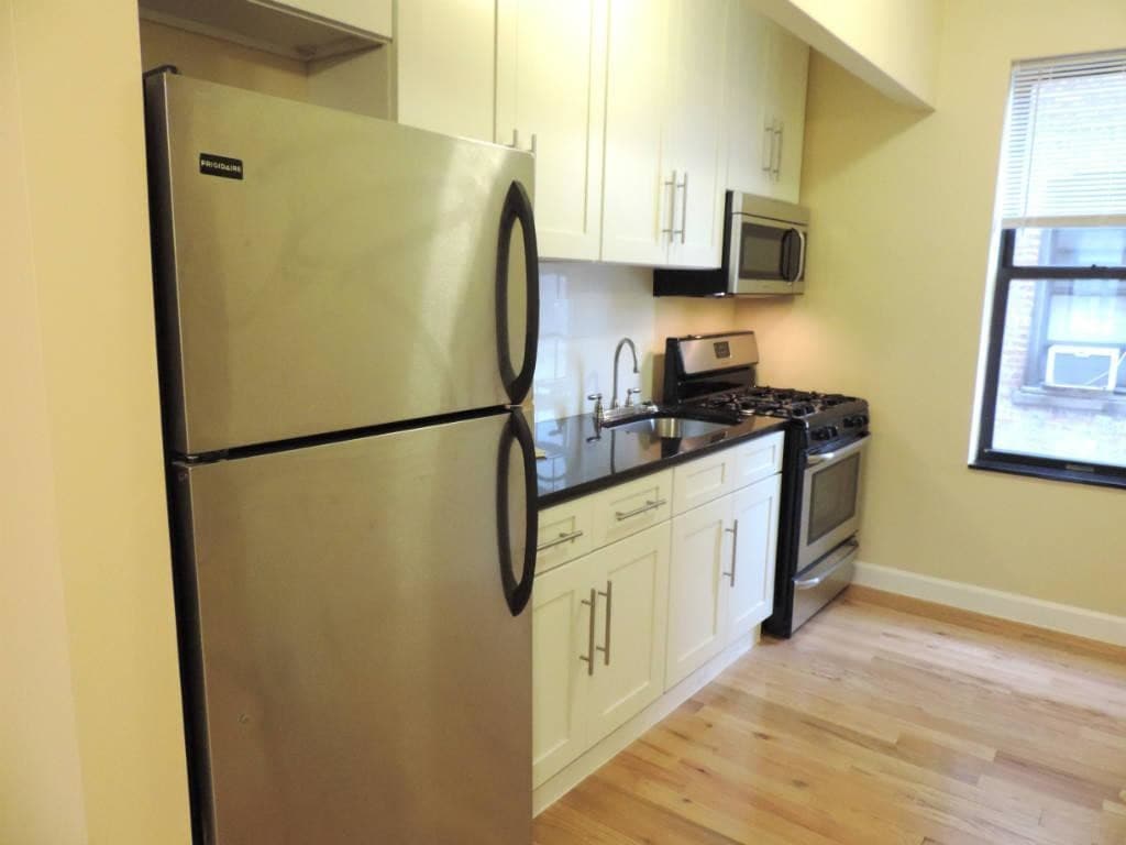 Primary Photo - 611 W 171st St