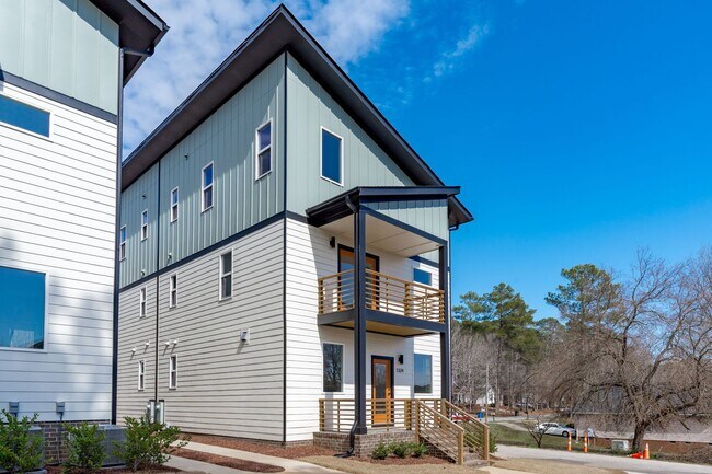 Foto del edificio - *OFFERING WAIVED APPLICATION FEES & $200 M...