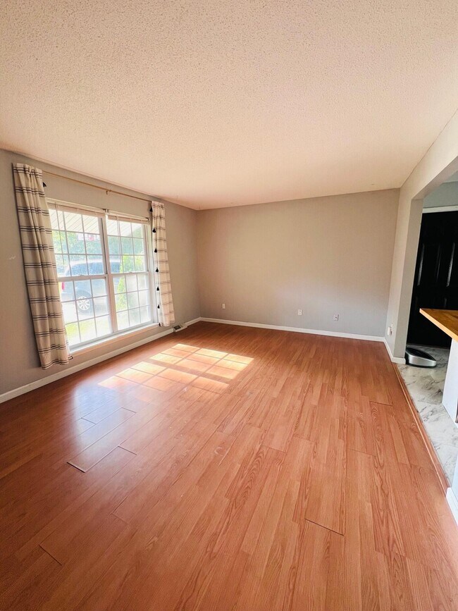 Building Photo - 4340 W Bainbridge Ct