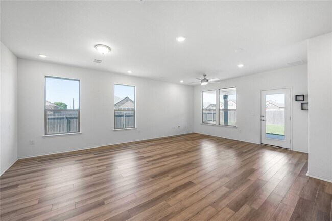Foto del edificio - 1711 Henbit Ln