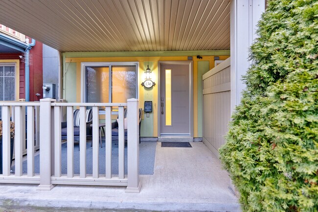 Building Photo - 136 Woodbine Ave