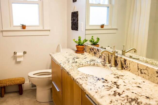 Foto del edificio - 5325 S Fairfax Rd