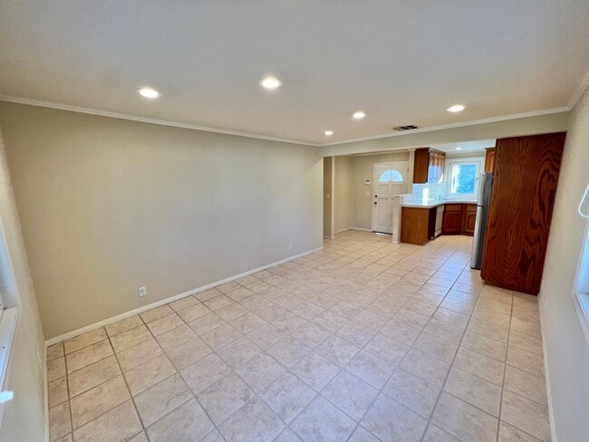 Building Photo - 5544 E Ocean Blvd
