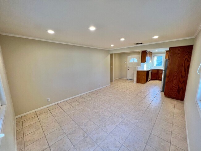 Foto del edificio - Peninsula Living just steps to the Beach - Garage included