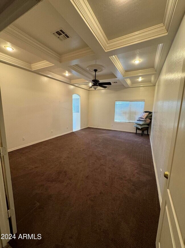 Foto del edificio - 8230 W Denton Ln