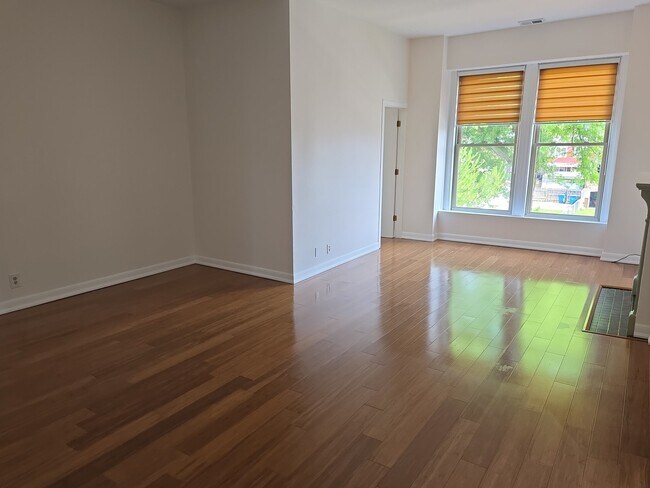 Foto del edificio - 2427 W Arthington St