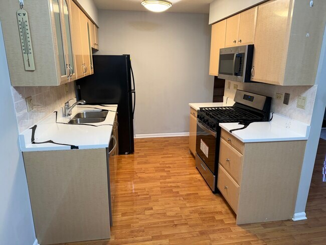 Foto del edificio - 410 Ashwood Ct