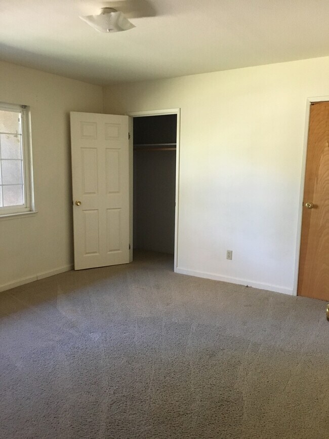 Building Photo - Beautiful Southside Home Near Schools!