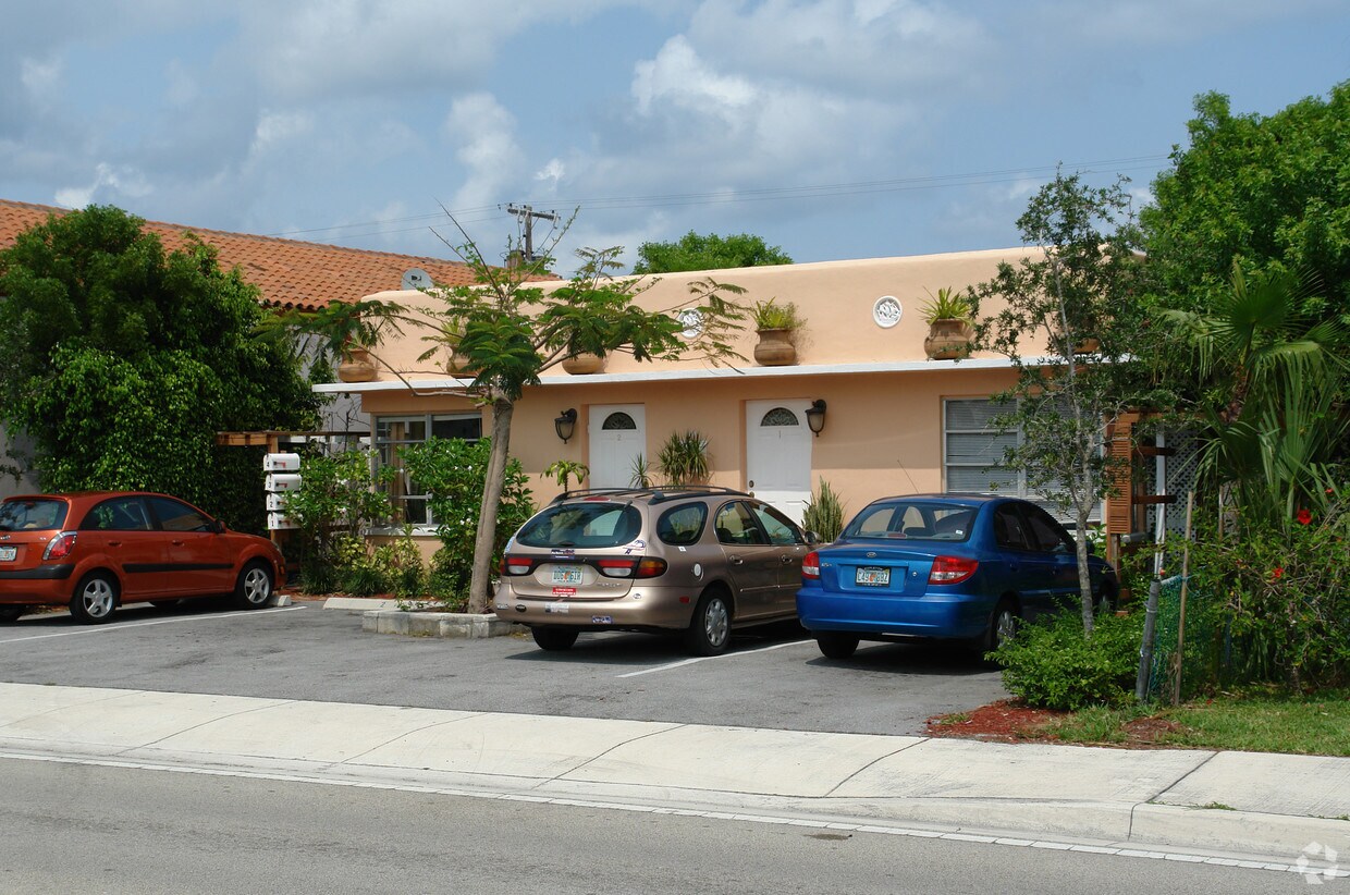 Primary Photo - 714 N Federal Hwy