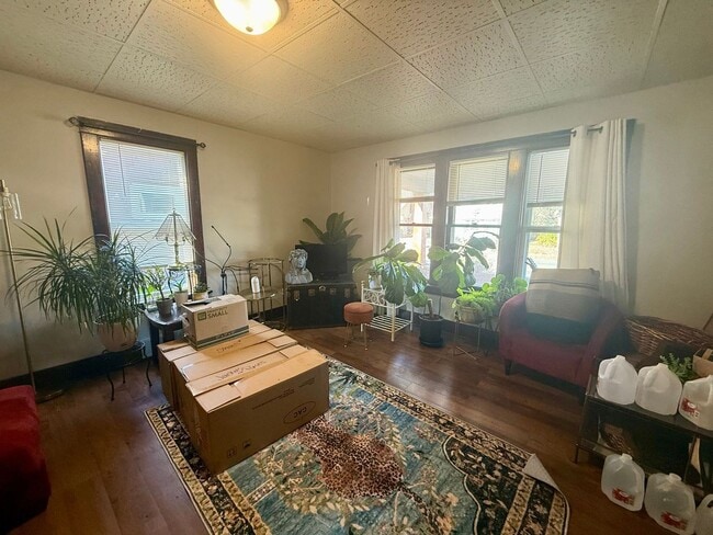 Building Photo - 707 E Thomas St