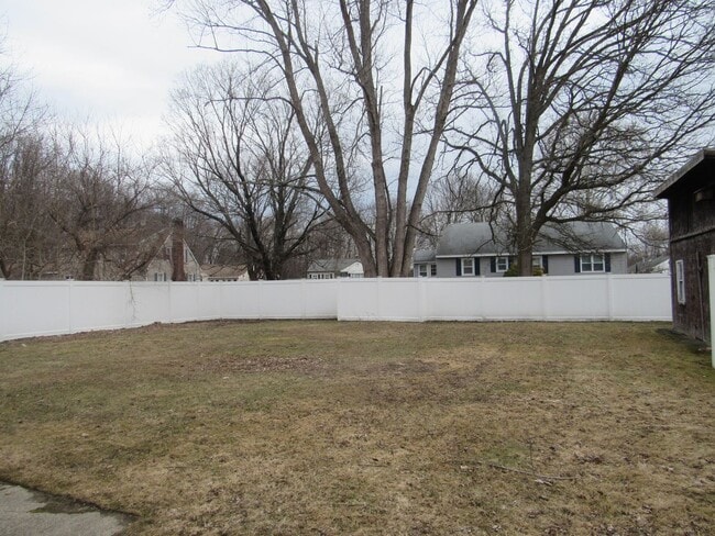 Building Photo - Dracut Beautiful 5 Bedroom Apartment Ready for Occupancy!!