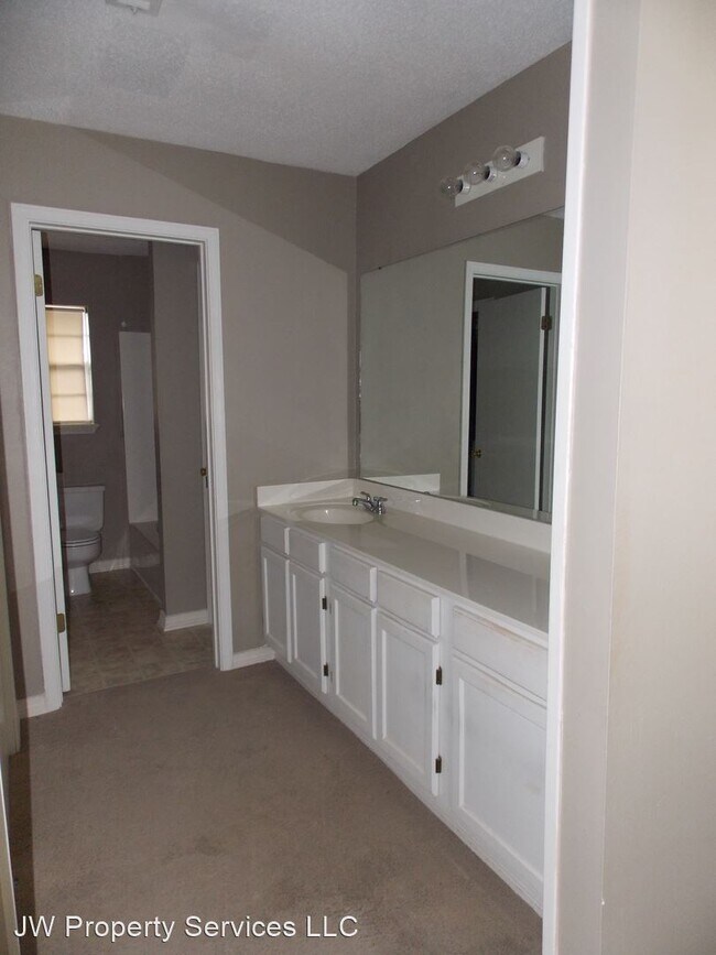 Building Photo - 2 br, 1.5 bath House - 518 Cedarwood Drive