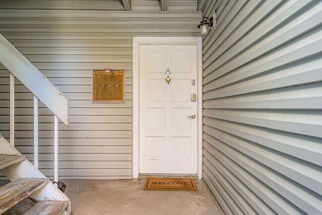 Building Photo - Beautiful & Modern 2 bedroom in Denver!
