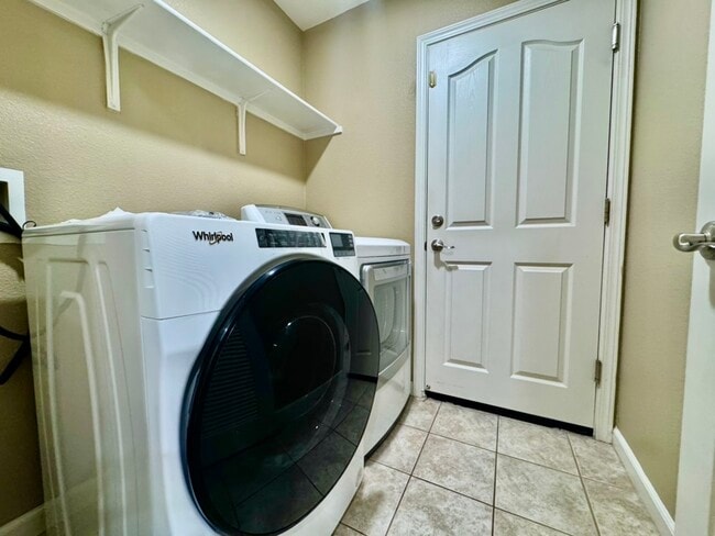Building Photo - 6576 S Mariposa Ct