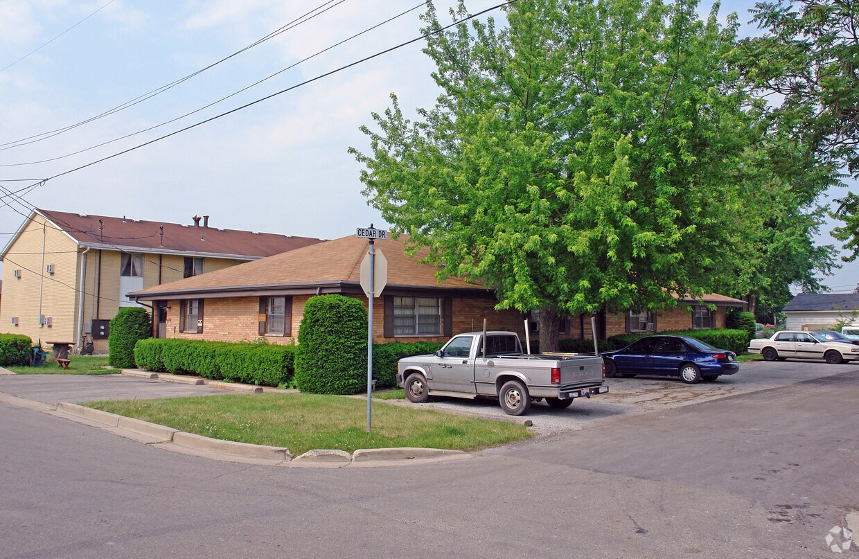 Primary Photo - 406 Cedar Dr