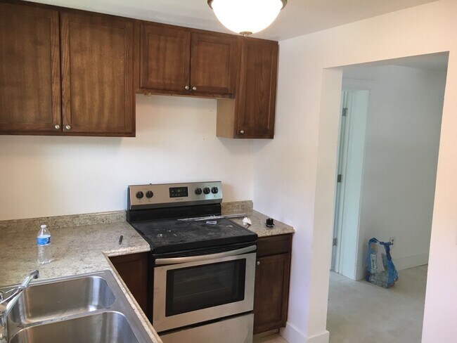 Building Photo - Canal Point Apts. 12215 Lakeshore-Duplex &...