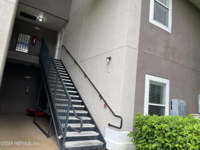 Foto del edificio - 7920 Merrill Rd