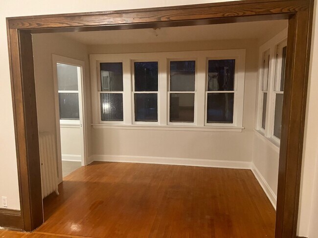 Sun room off living room - 3248 17th Ave S