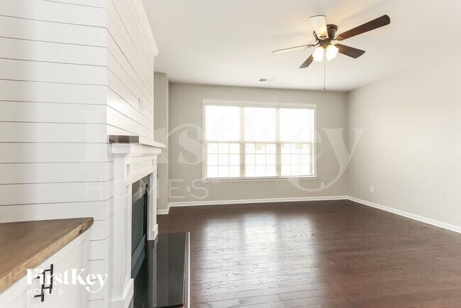 Foto del edificio - 716 Wood Lily Dr