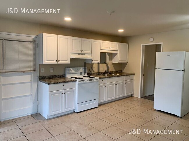 Foto del edificio - 8770 Lamar St