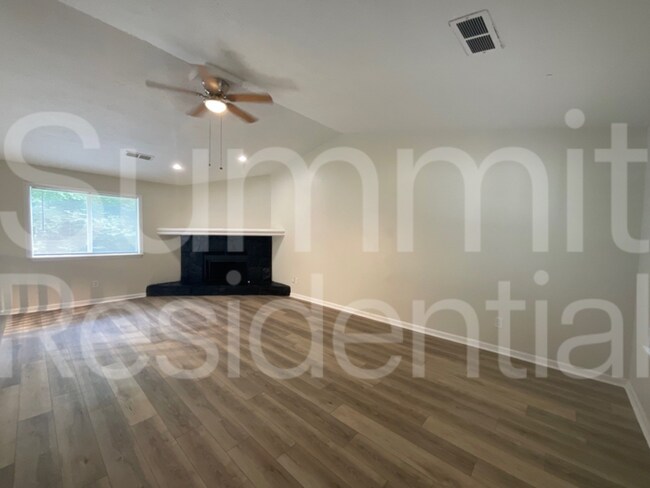 Foto del edificio - 500 Maid Marion Ln
