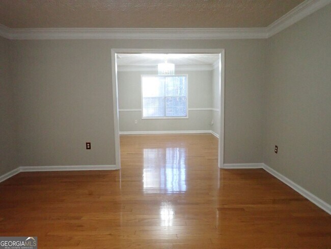 Building Photo - 827 Sinclair Way