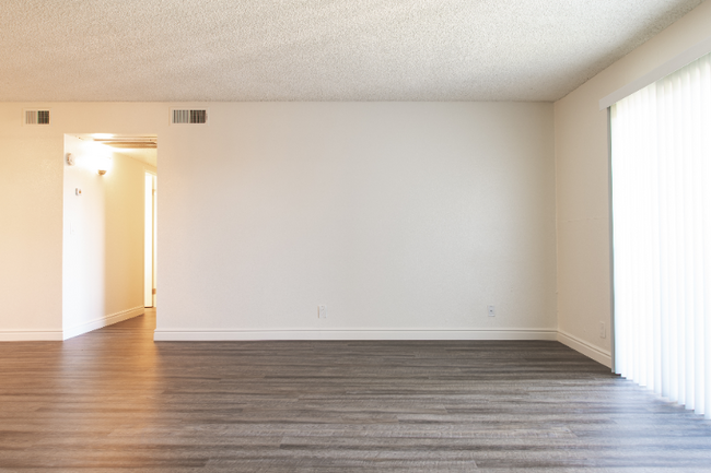 Building Photo - 1225 Palomar Pl