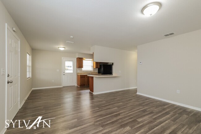 Foto del edificio - Do not miss out on this cute 3BR 1BA home