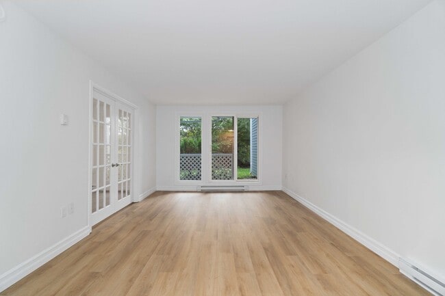 Building Photo - TWO BEDROOM APARTMENT AVAILABLE IN THE HEART OF DARTMOUTH