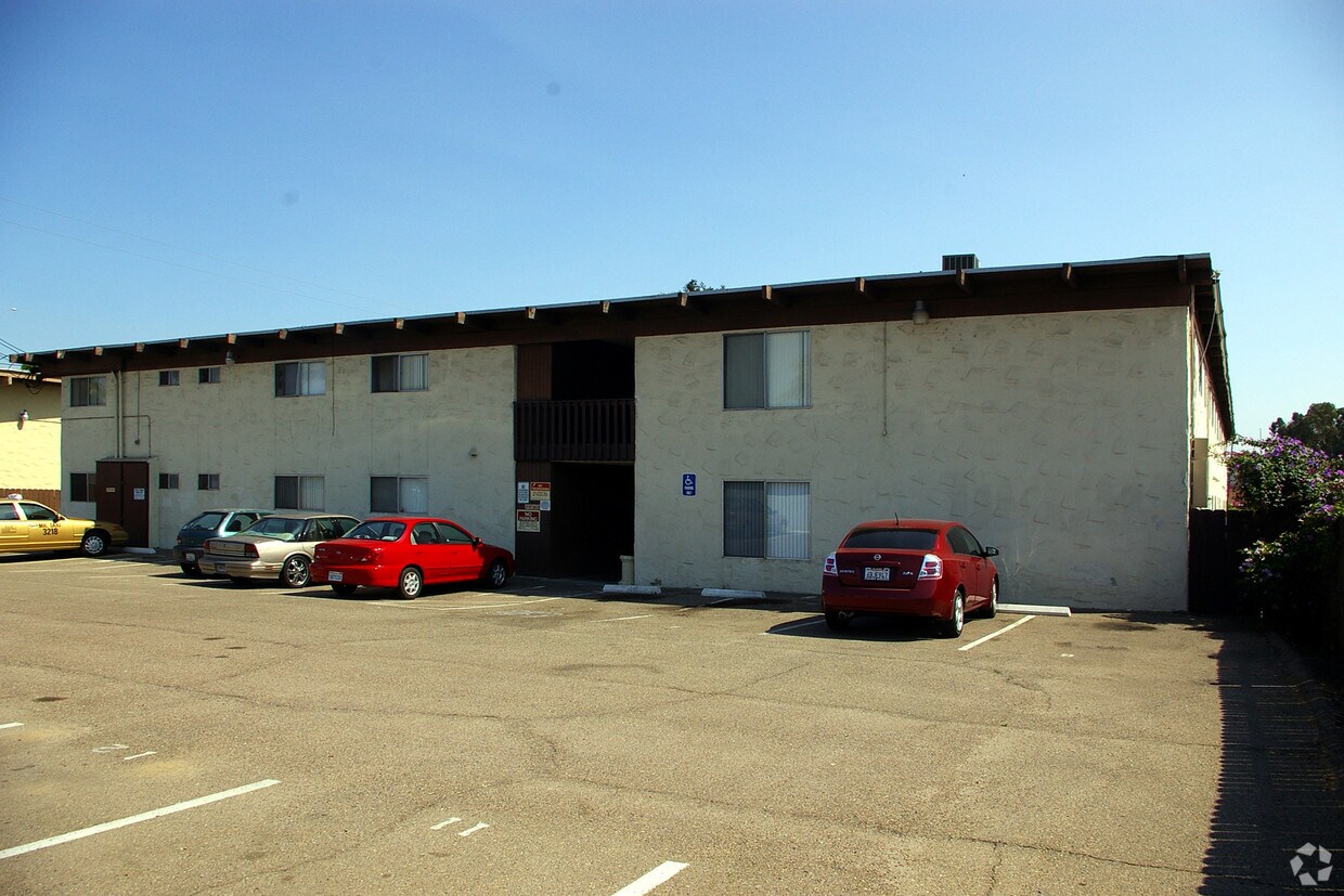 Foto del edificio - Mcclure Villa Apartments