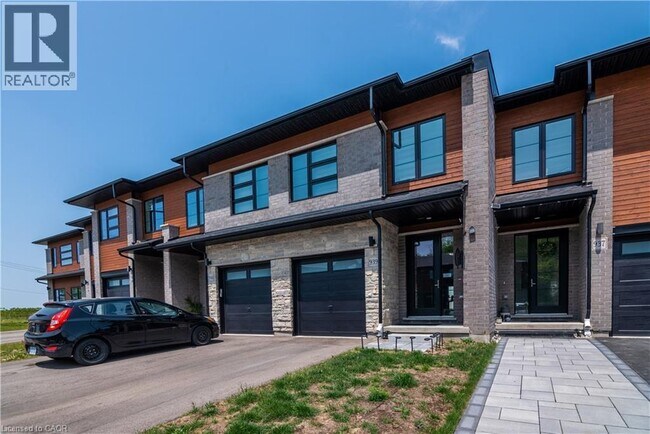 Building Photo - 939 Robert Ferrie Dr