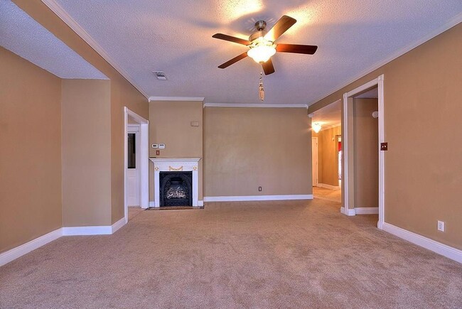 Building Photo - 1601 Kings Row