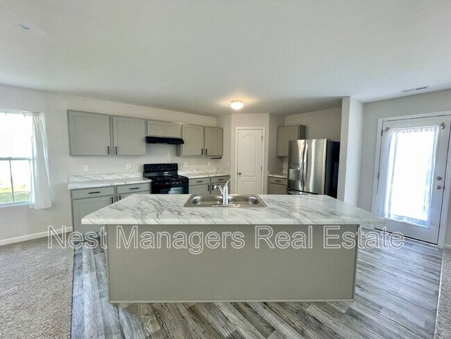 Foto del edificio - 4611 Revelstroke Rd