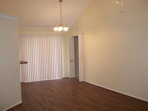 Building Photo - 2617 Knoxville Dr