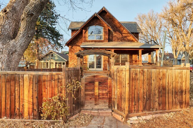 Building Photo - 808 Arcadia Pl
