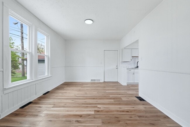 Foto del edificio - Charming 3BR with Garage & Updates