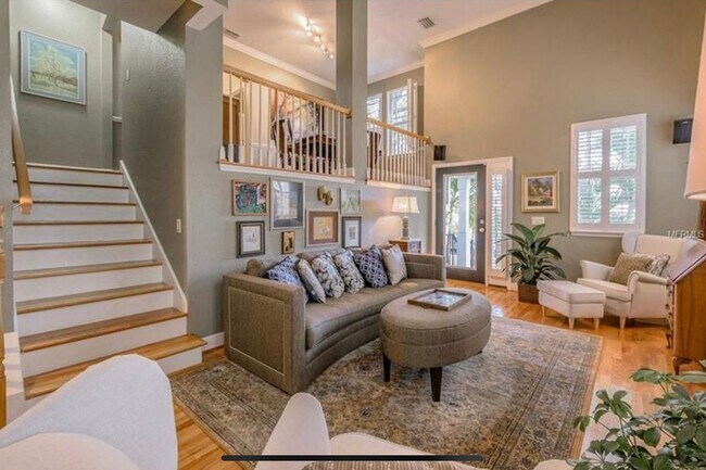 Living room with hard wood floors - 3315 W De Leon St