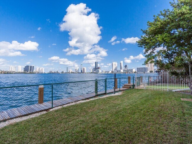 Foto del edificio - 3745 NE 171 St