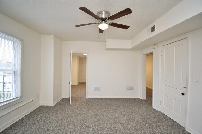 Building Photo - 100 64th St