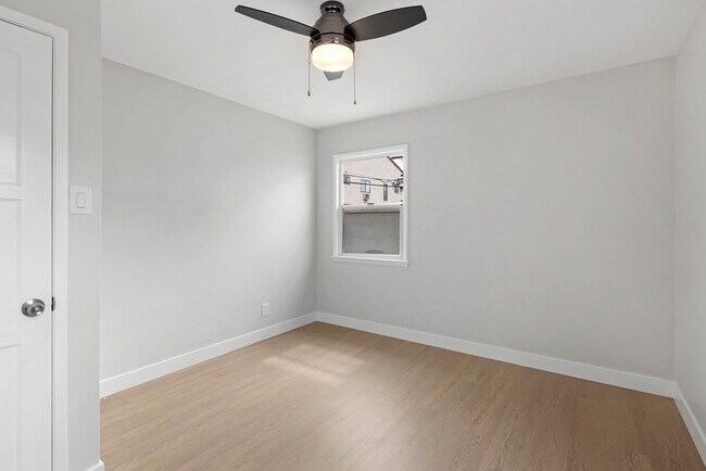 Foto del edificio - 1107 E 3rd St