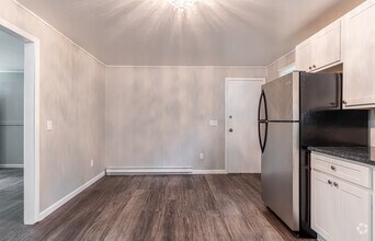 Renwood Apartments photo'