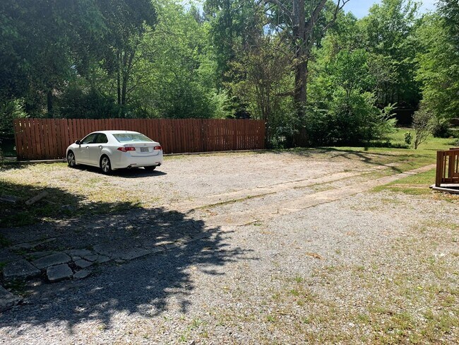 Building Photo - 406 Westview Dr