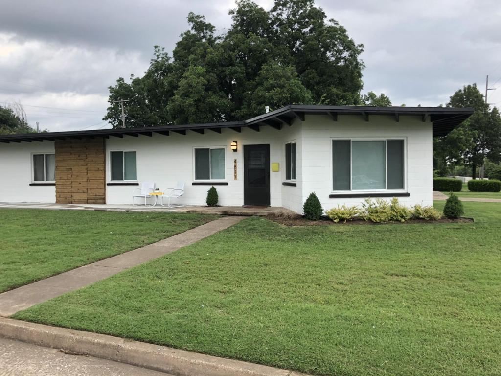Foto principal - 4817 E 13th St