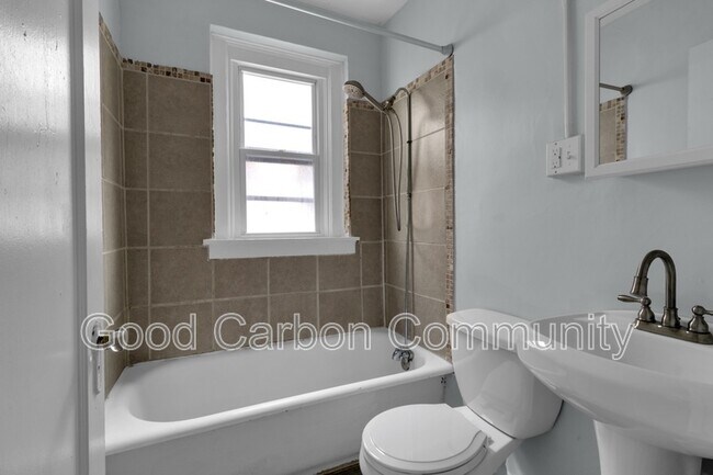 Building Photo - 870 Lafayette Ave