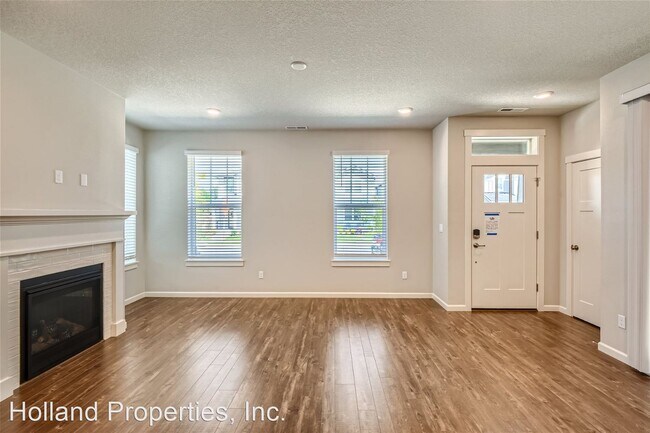 Building Photo - 3 br, 2.5 bath House - 6746 SE Provence St